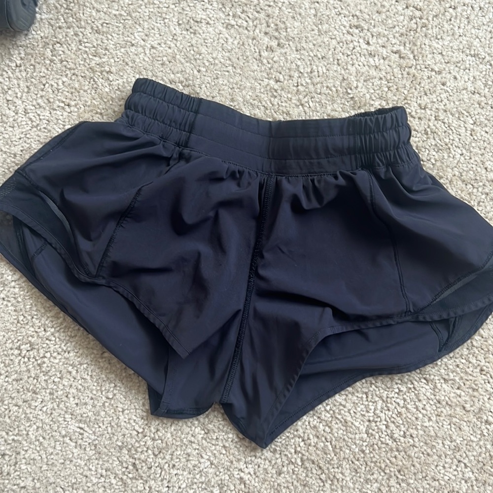 Lululemon hotty hot shirt 2.5”